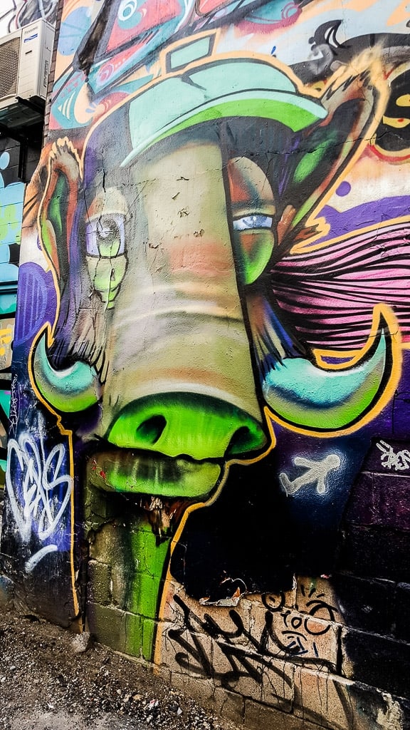 graffiti alley