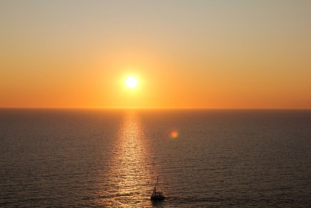 seeing the akrotiri lighthouse is one of the things to do in santorini