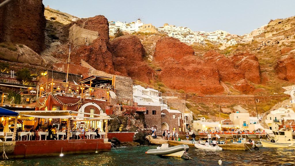 seeing amoudi bay is one of the things to do in santorini