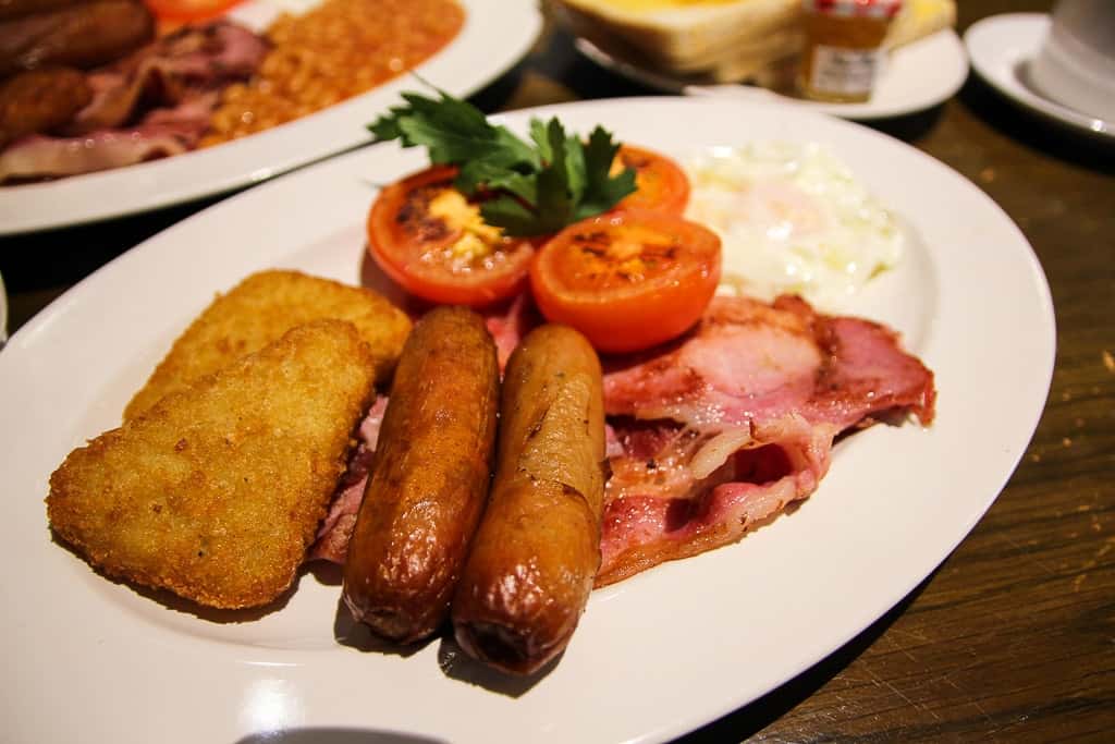 a full english breakfast is one of the food experiences to have in london