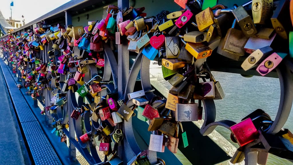 Love locks on Eiserner Steg