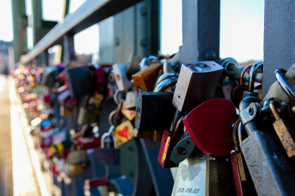 Love locks on Eiserner Steg