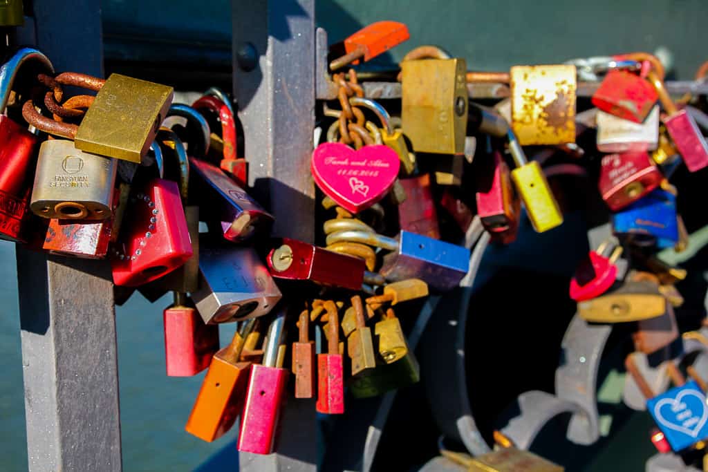 Love locks on Eiserner Steg Love locks on Eiserner Steg