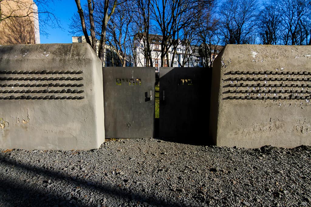 The entrance to the cemetery as part of the memorial wall