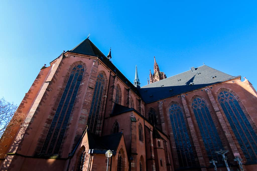 Looking up at Frankfurt Cathedral from below