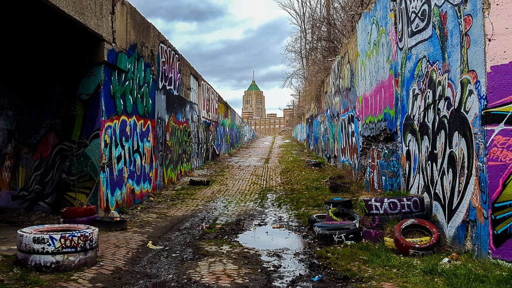 Underpass with street art right next to Lincoln Street Art Park