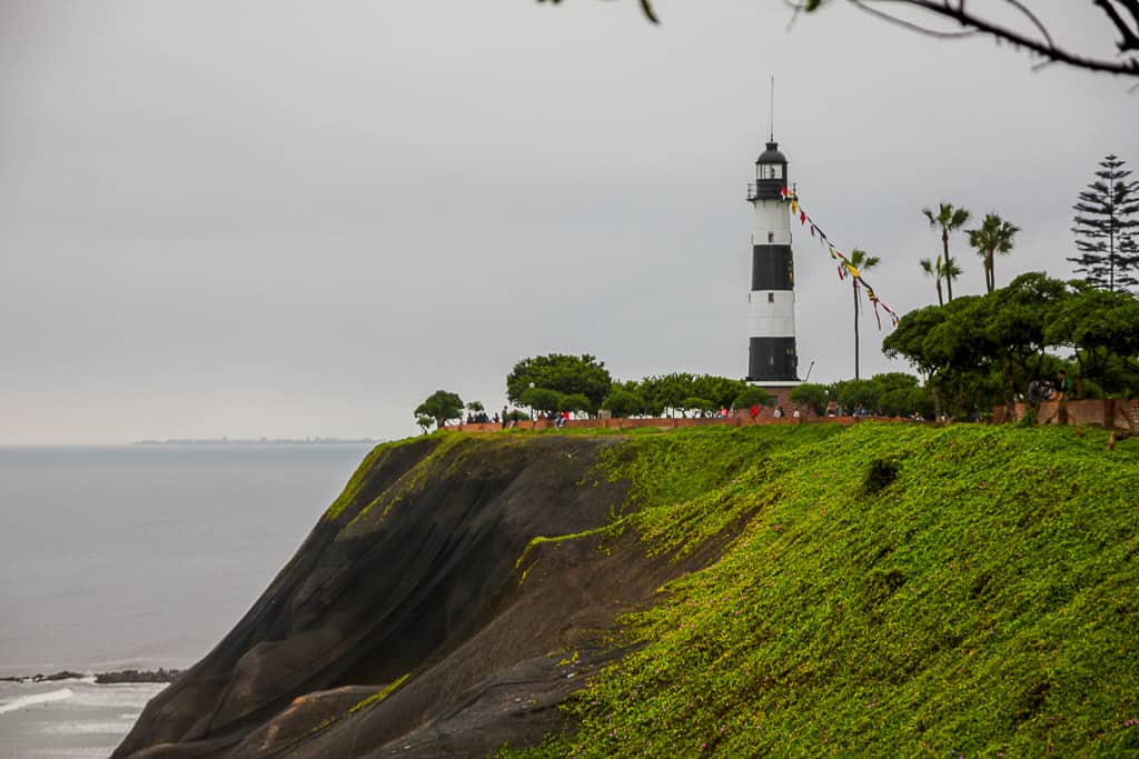 Taking selfies with the La Marina Lighthouse is one of the things to do in Miraflores