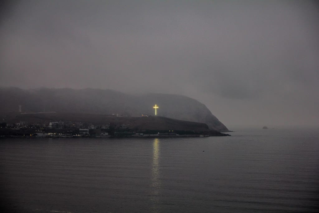 Seeing the giant lit up cross is one of the things to do in Miraflores