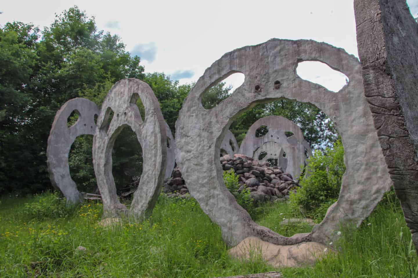 Toronto Day Trips: Visiting the Screaming Heads in Burk’s Falls, Ontario