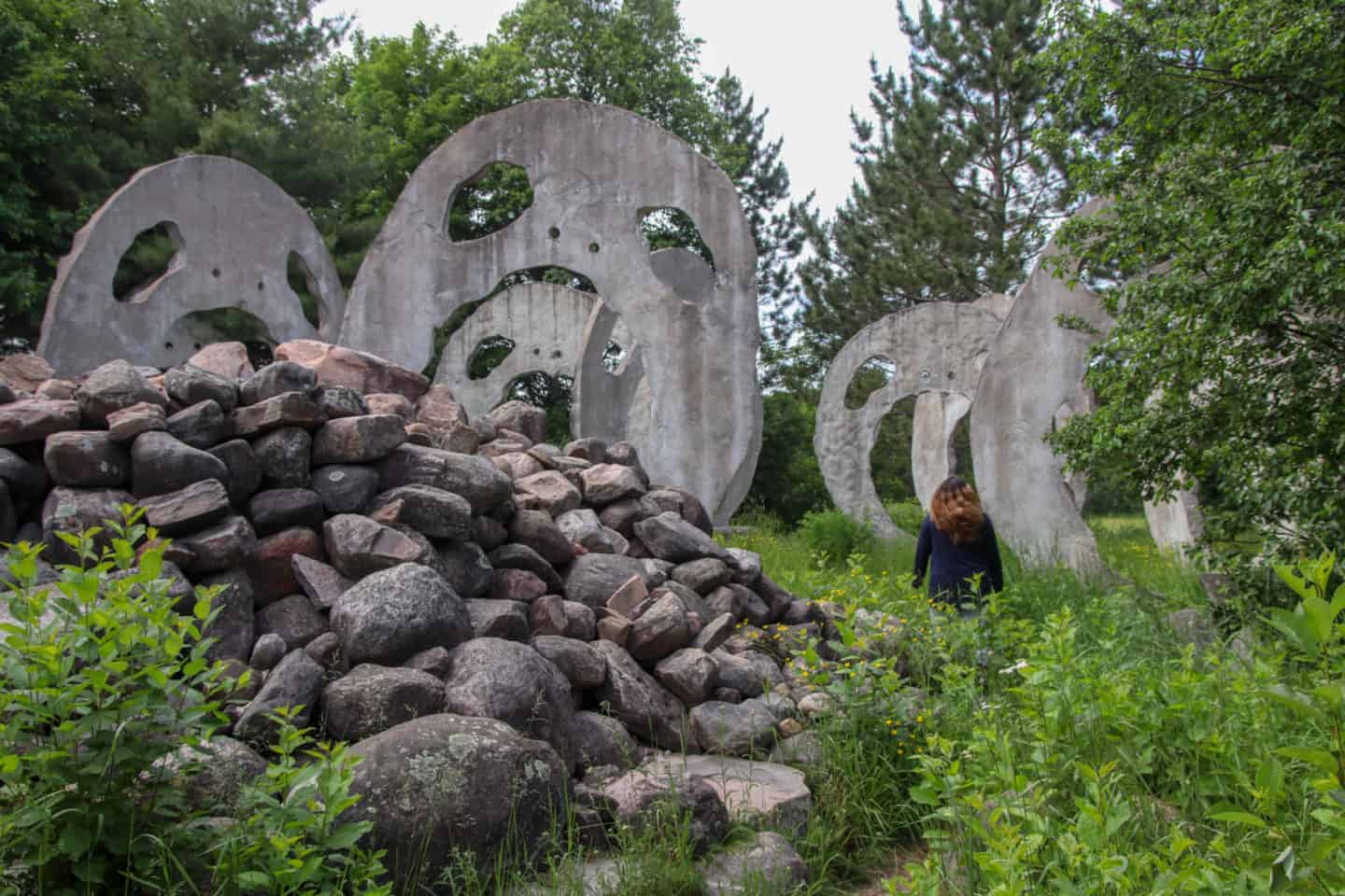 The Screaming heads a series of large concrete art pieces