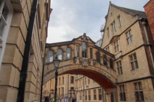 Wide shot of the Bridge of Sighs in Oxford