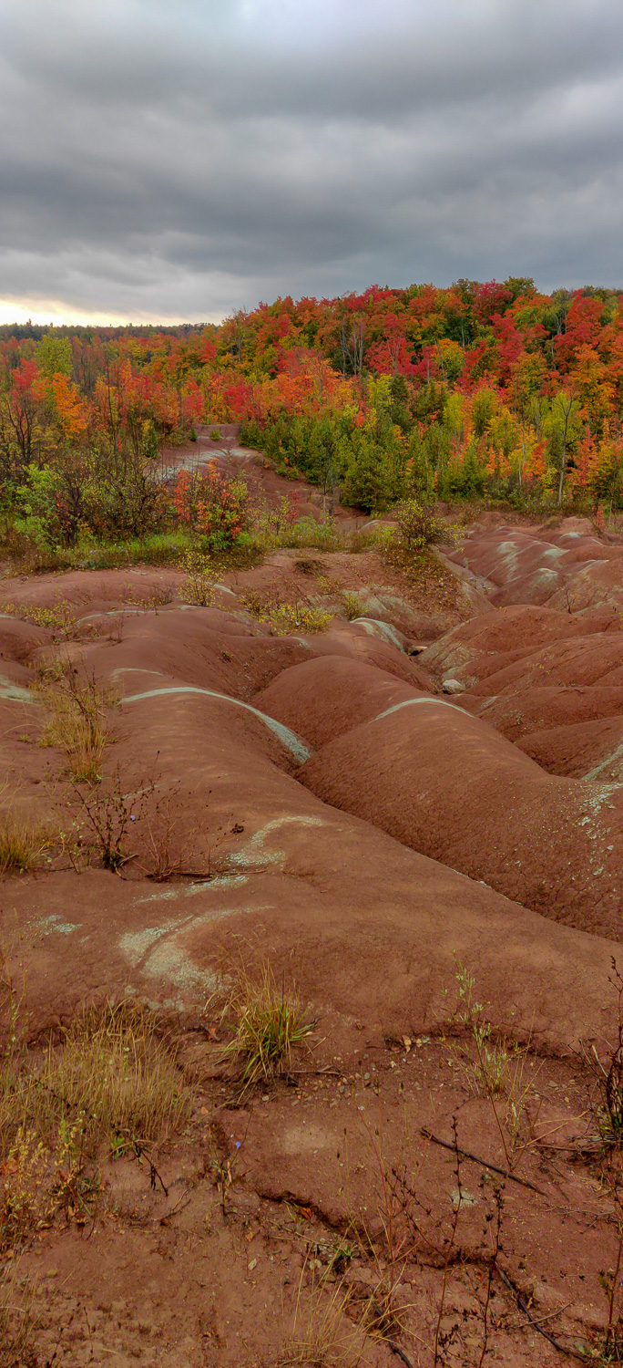 Visiting the Cheltenham Badlands is one of the day trips from Toronto I recommend