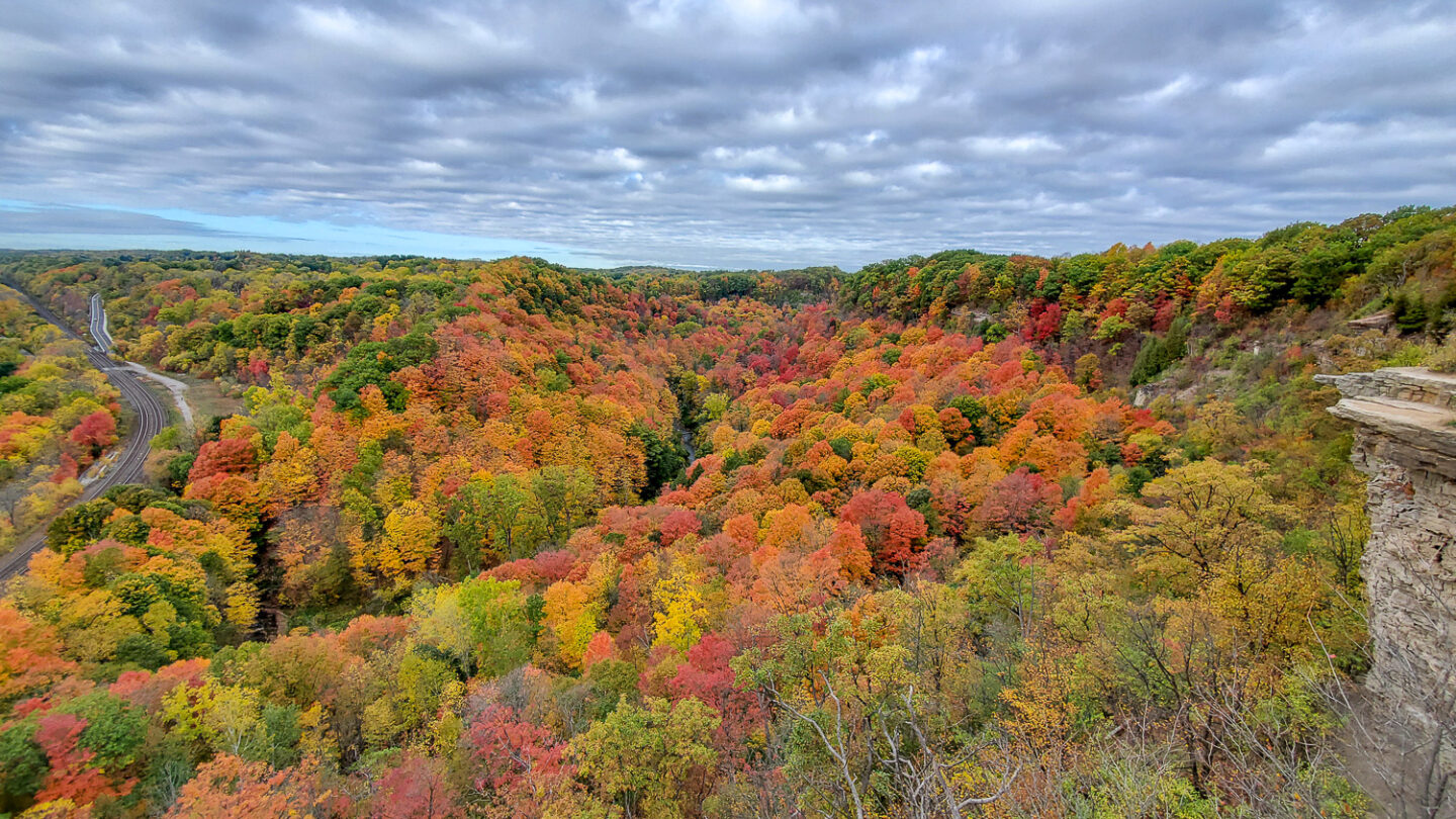 Dundas Peak is one of the day trips from Toronto I recommend