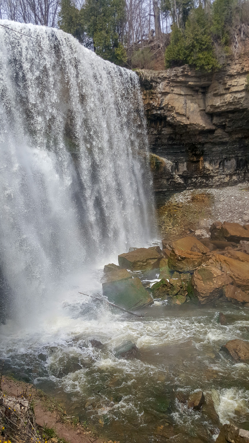 Hiking waterfalls is one of the day trips from Toronto I recommend